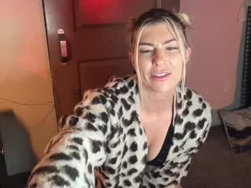 girl Singles & Couples Sex Cam with chloecumz4u