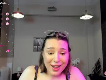 girl Singles & Couples Sex Cam with kylieeangel