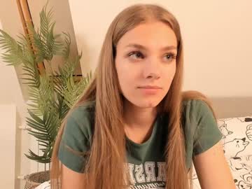 girl Singles & Couples Sex Cam with odelindabracher