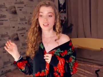 girl Singles & Couples Sex Cam with chia_silver