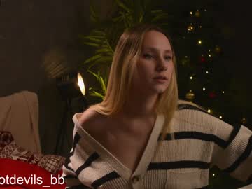 girl Singles & Couples Sex Cam with fly_fairy