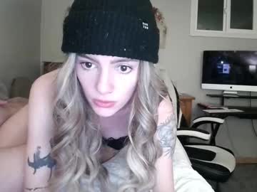 girl Singles & Couples Sex Cam with pixelatedprincess