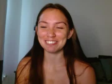 girl Singles & Couples Sex Cam with sariaaahh_