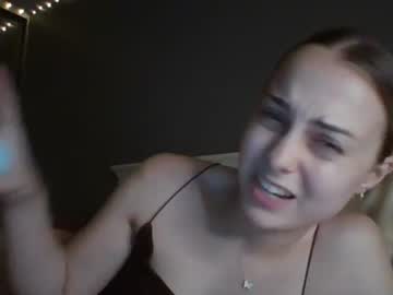girl Singles & Couples Sex Cam with evieandromeda
