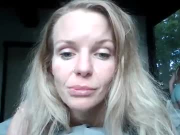 girl Singles & Couples Sex Cam with carinablair777