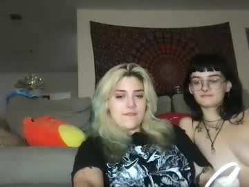 couple Singles & Couples Sex Cam with snowxbunny1228