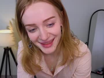 girl Singles & Couples Sex Cam with molly_piee