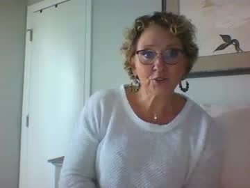girl Singles & Couples Sex Cam with momnxtdoor