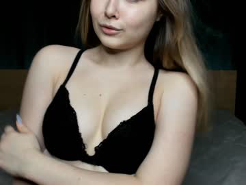 girl Singles & Couples Sex Cam with evaleee