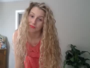 girl Singles & Couples Sex Cam with progoddess