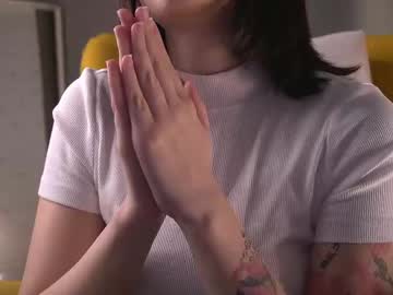 girl Singles & Couples Sex Cam with petraharn
