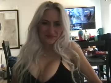 girl Singles & Couples Sex Cam with kinziemcbride