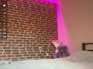 girl Singles & Couples Sex Cam with feraleyes