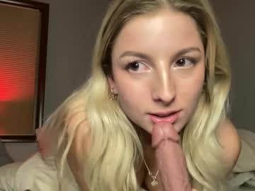 girl Singles & Couples Sex Cam with official_ellieanne